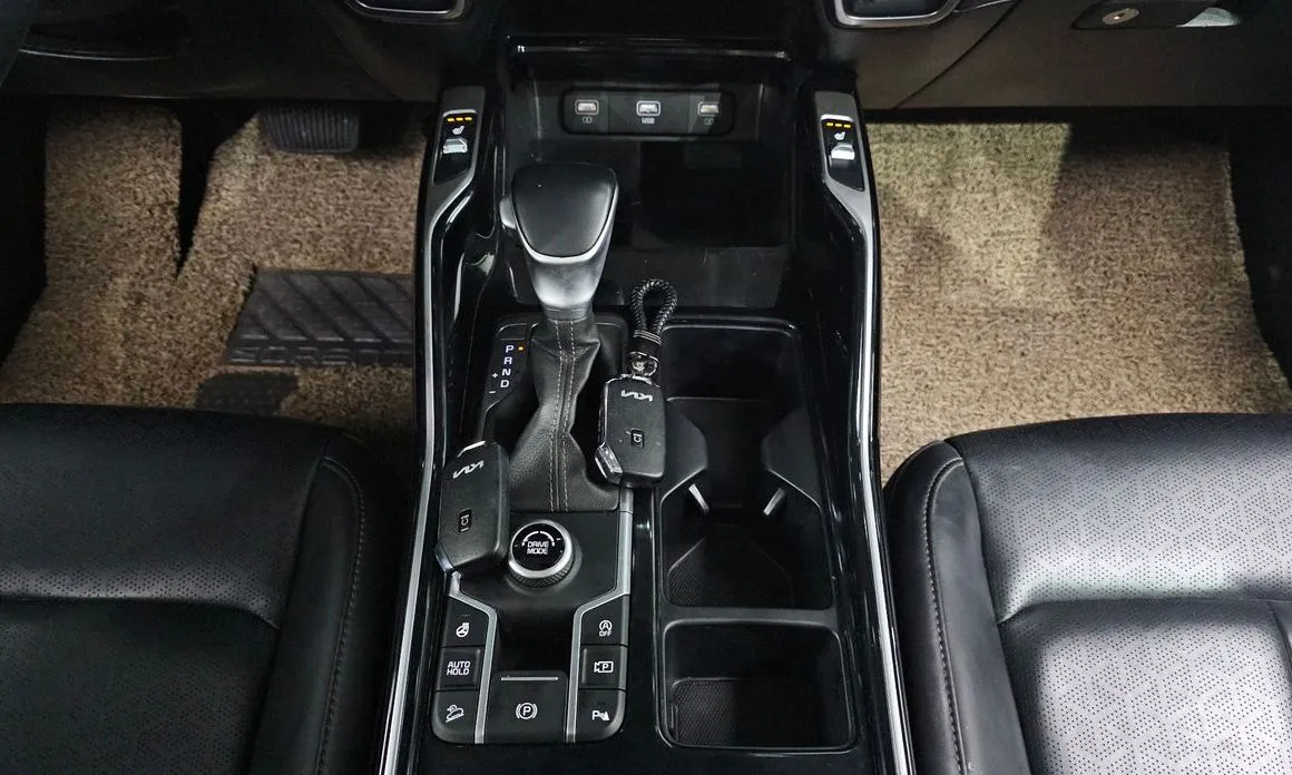 Kia Sorento — фото 8