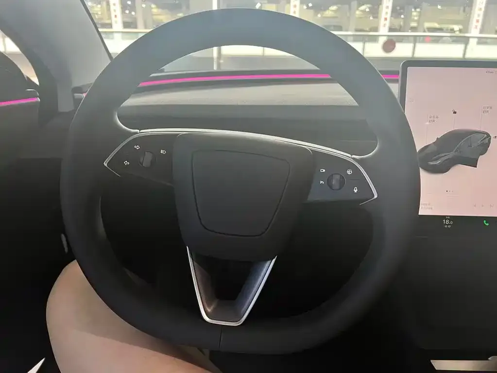 Tesla Model 3 — фото 9