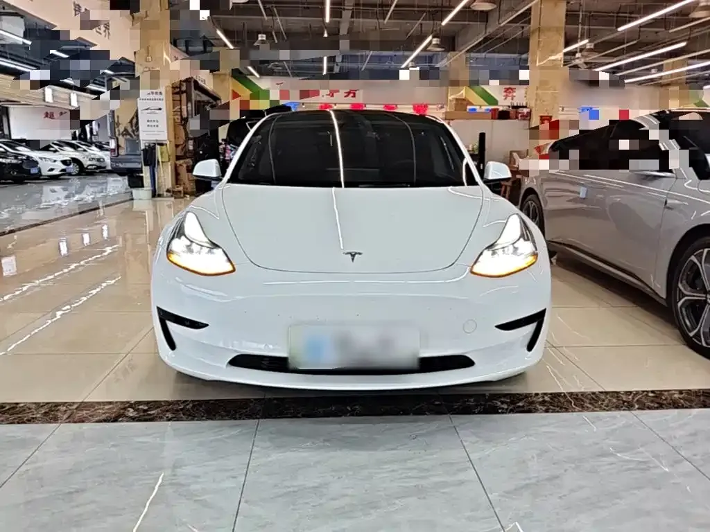 Tesla Model 3 — фото 7