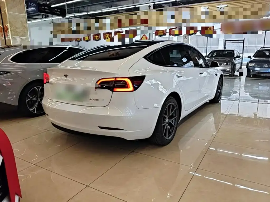 Tesla Model 3 — фото 8
