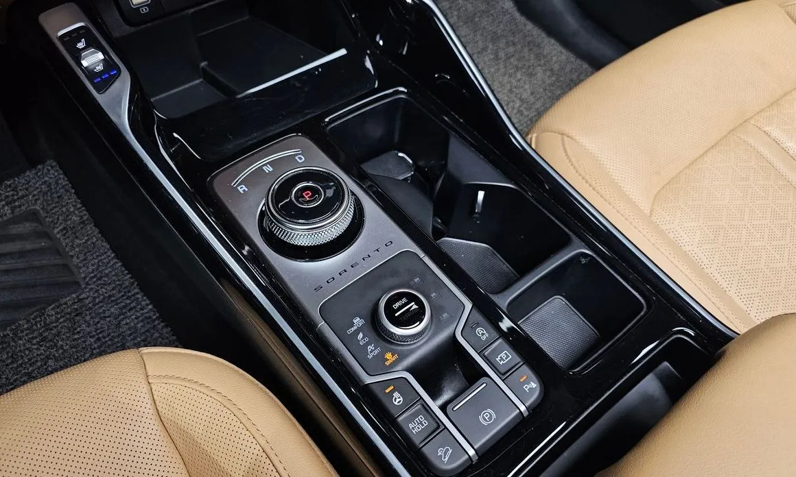 Kia Sorento — фото 6