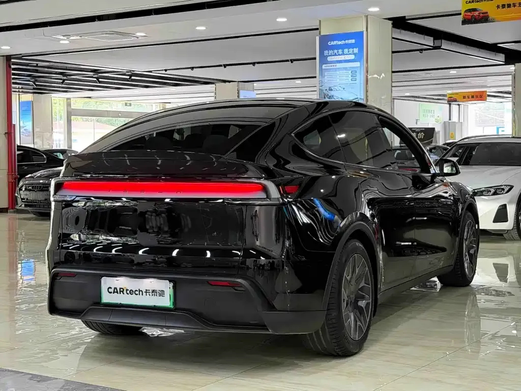 Tesla Model Y L — фото 6