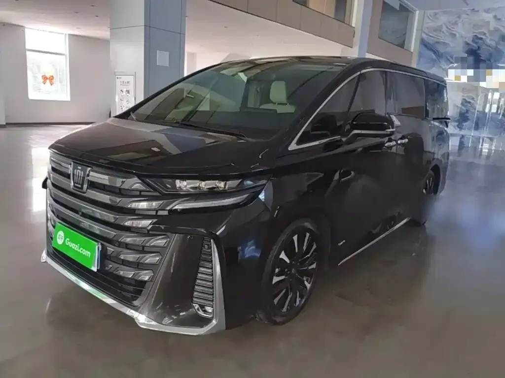 Toyota Vellfire — фото 1