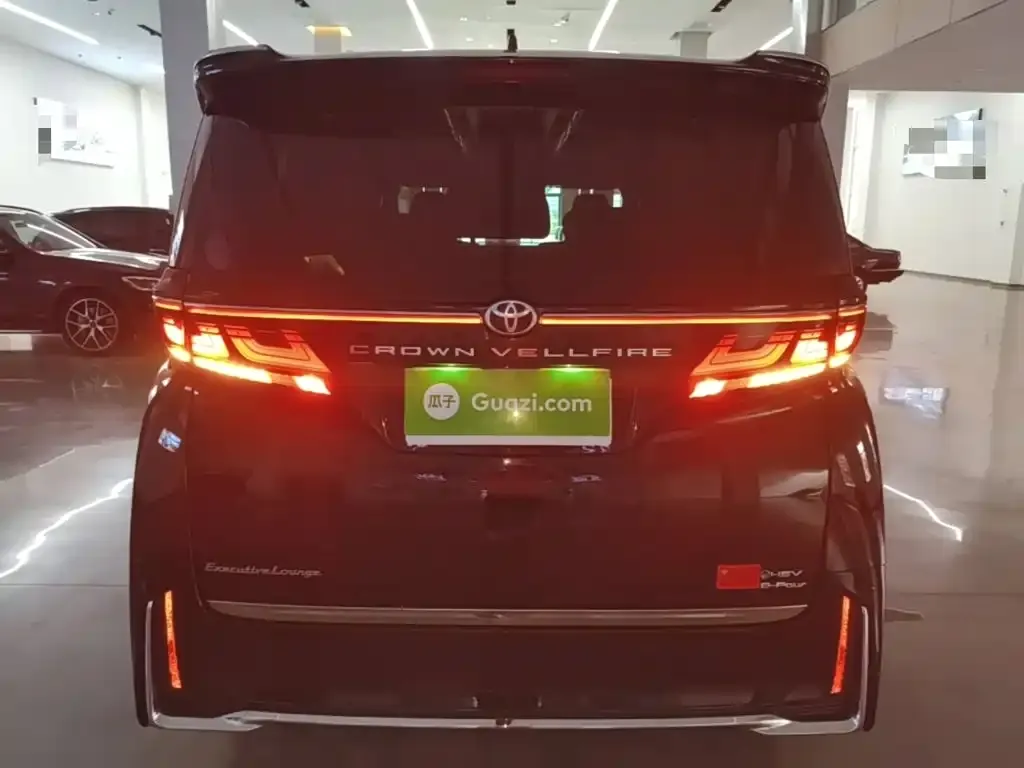 Toyota Vellfire — фото 3