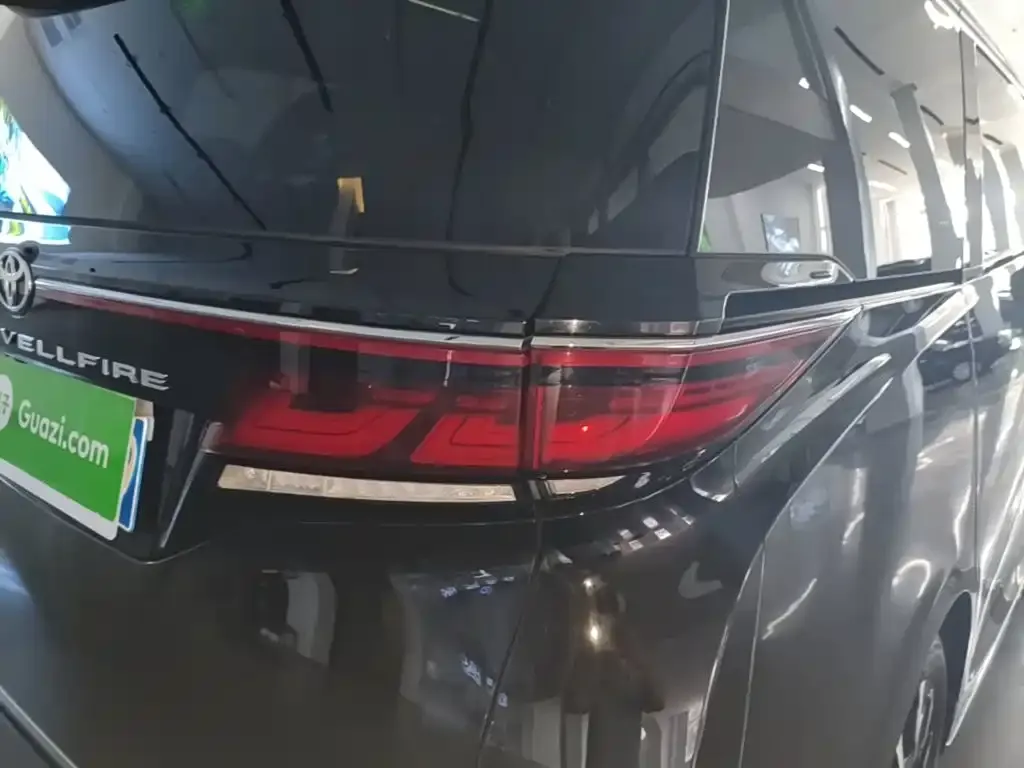 Toyota Vellfire — фото 2