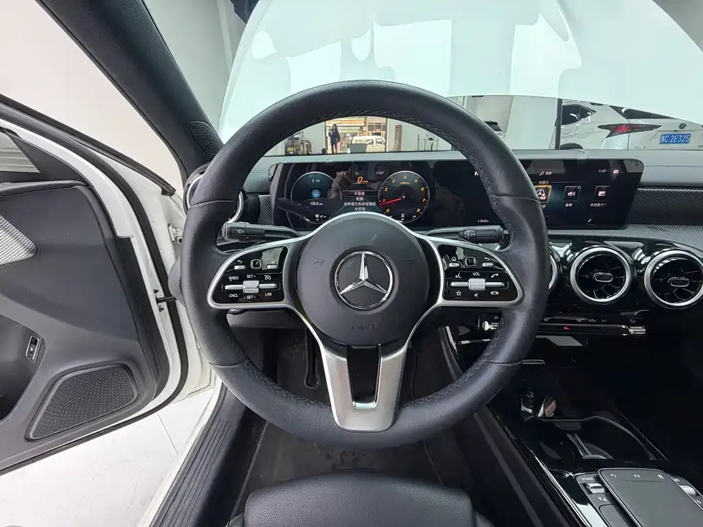 Mercedes-Benz A-Class — фото 10
