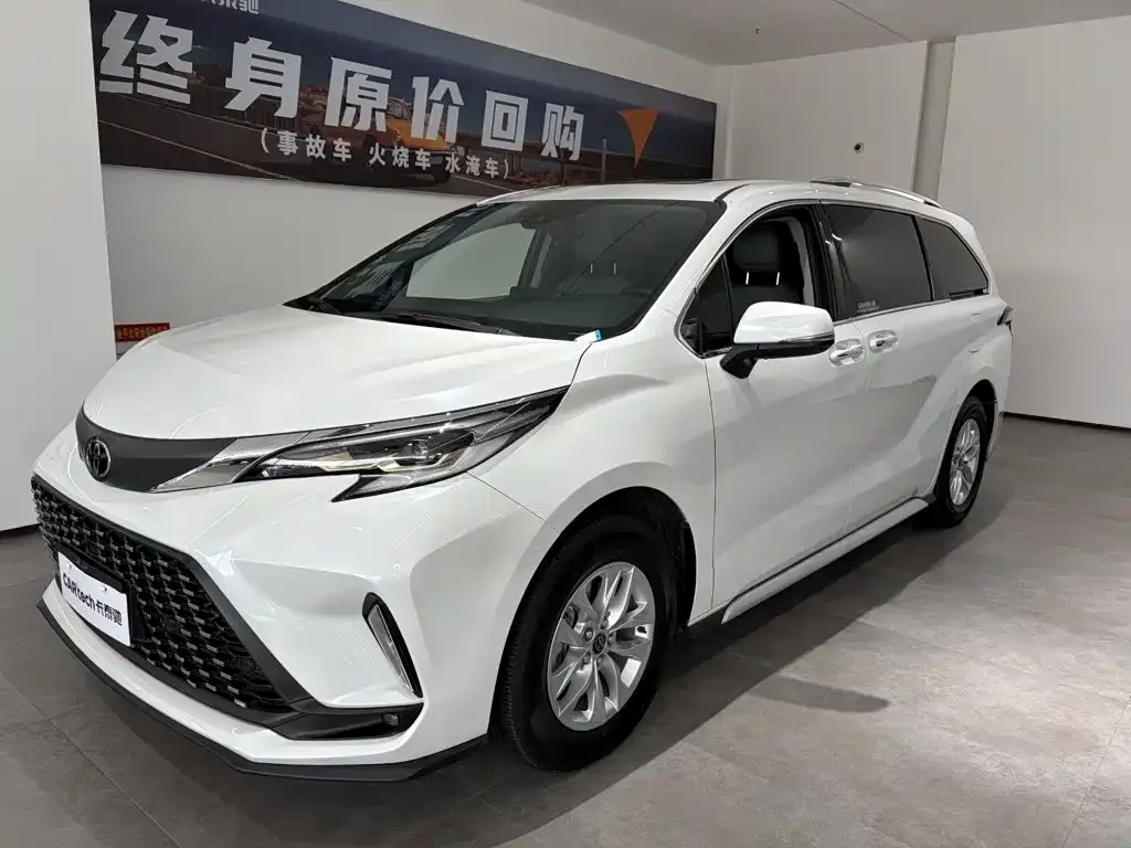 Toyota Granvia — фото 1