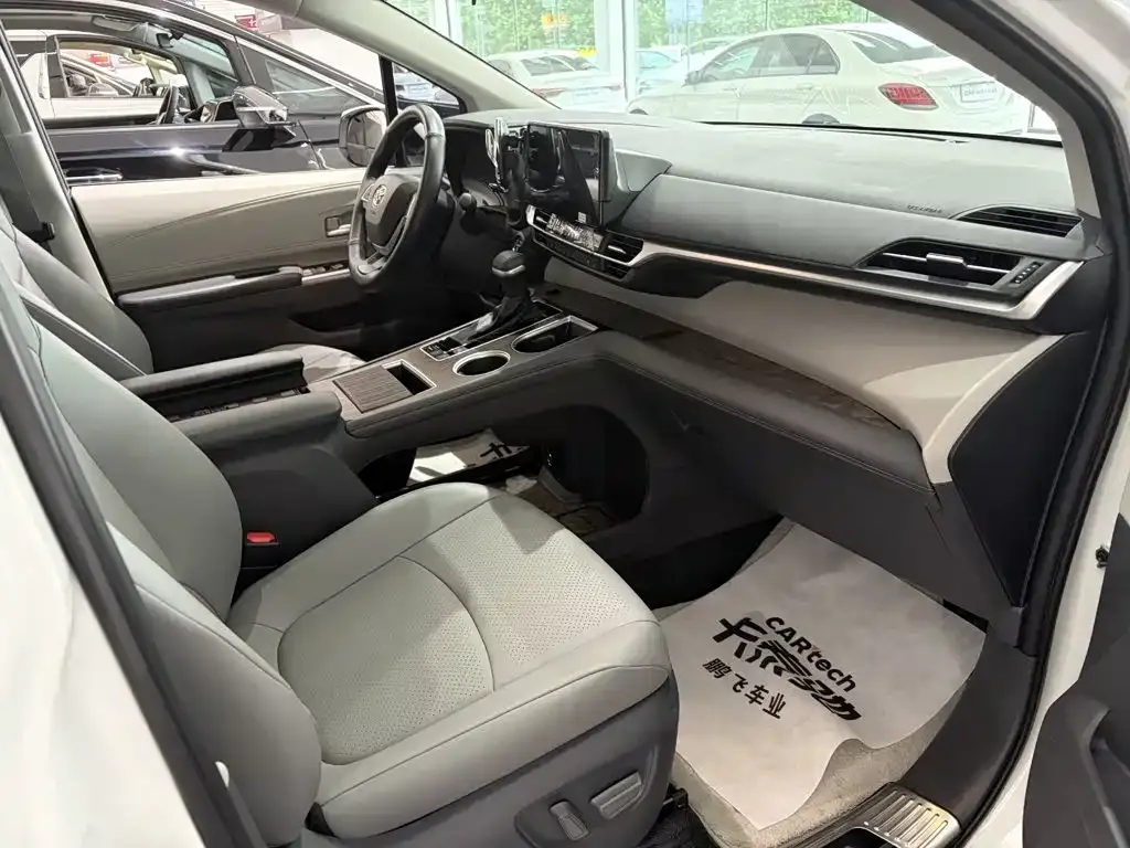 Toyota Granvia — фото 10