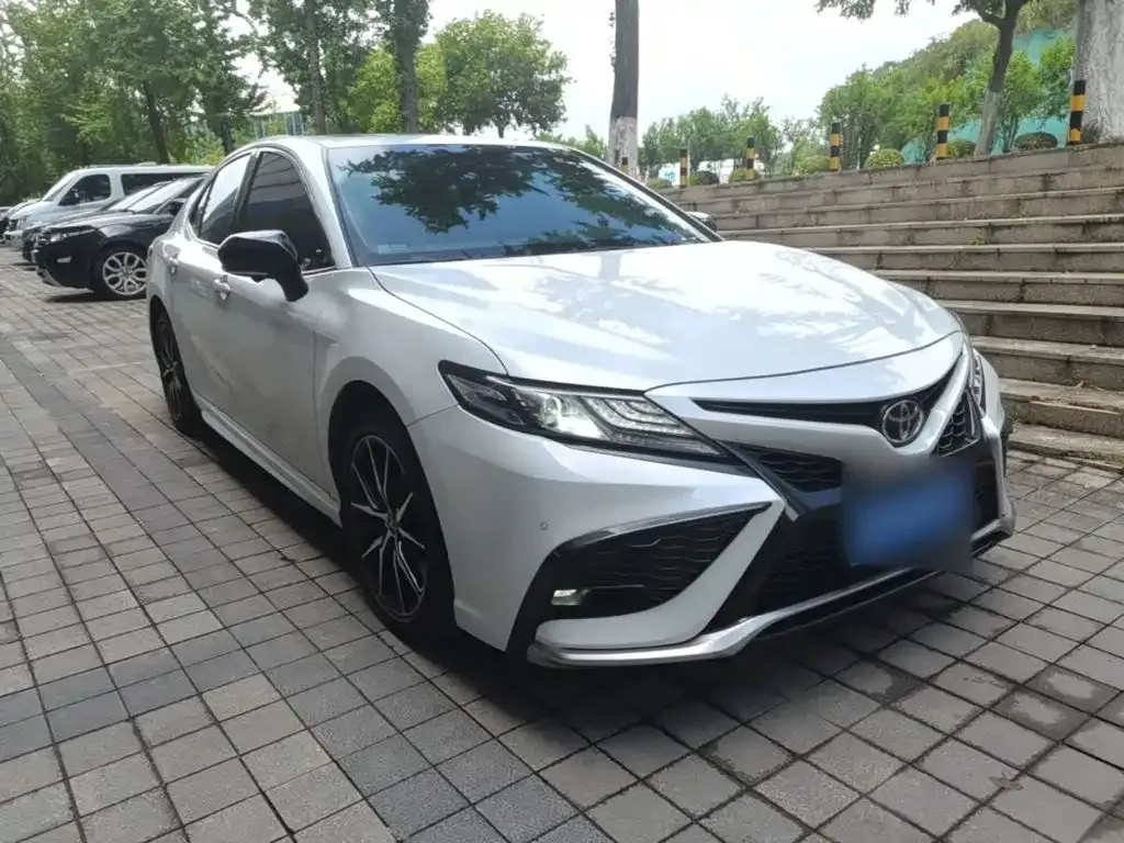 Toyota Camry — фото 6