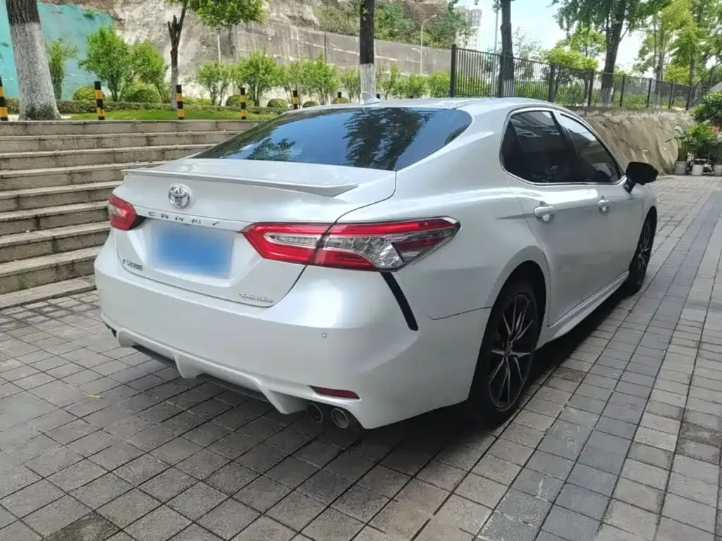 Toyota Camry — фото 5