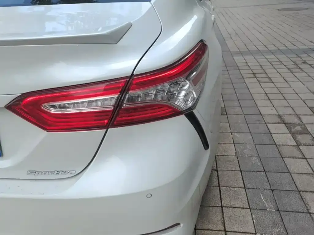 Toyota Camry — фото 4