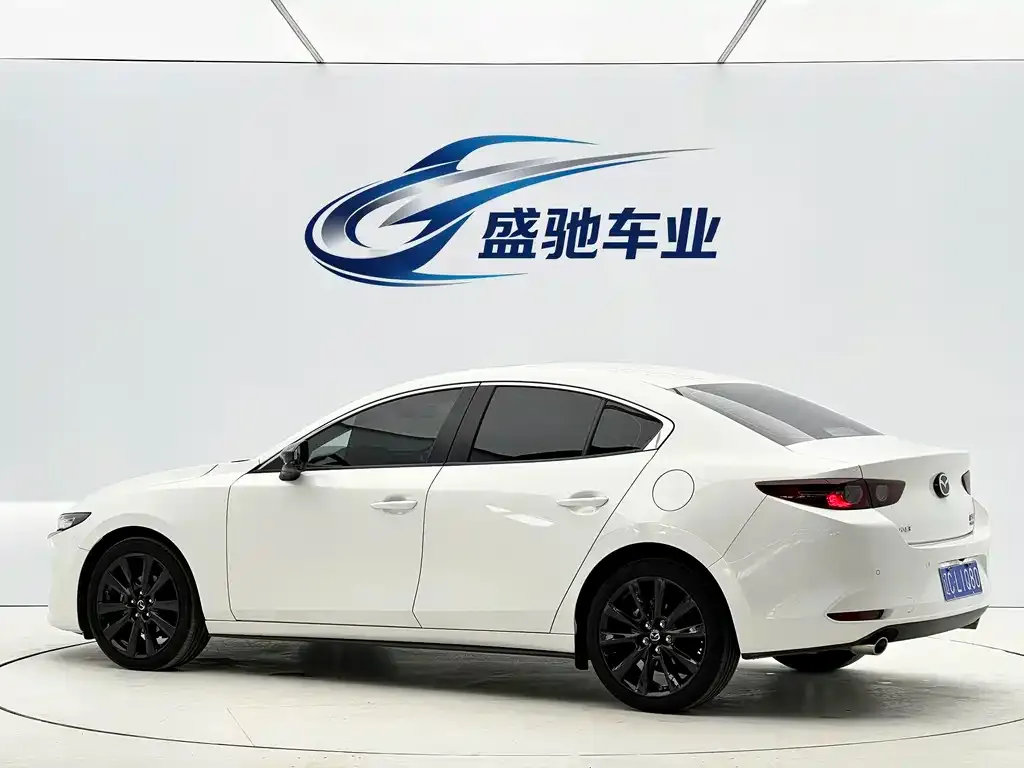 Mazda 3 Axela — фото 4