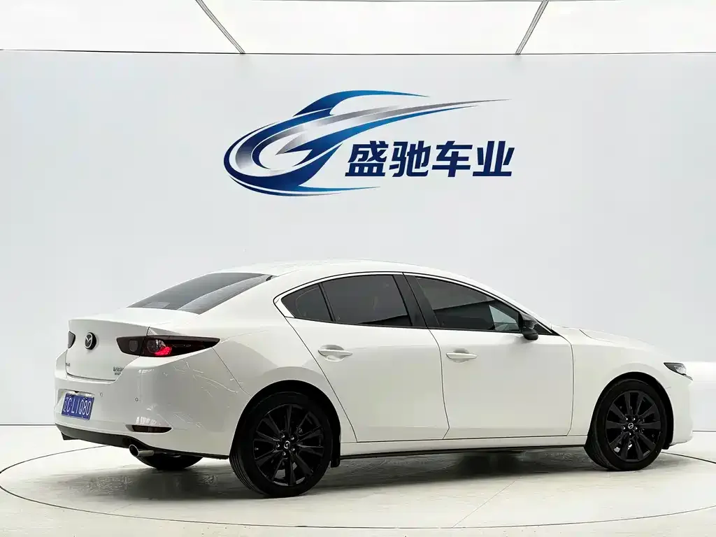 Mazda 3 Axela — фото 3