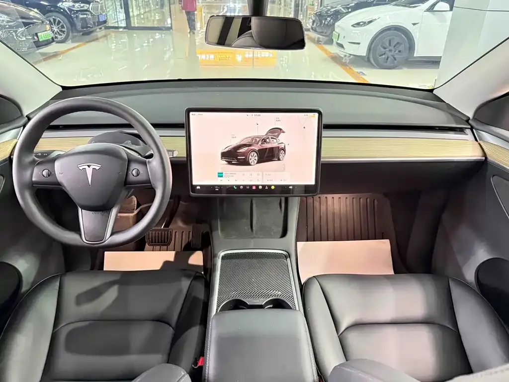 Tesla Model Y — фото 3