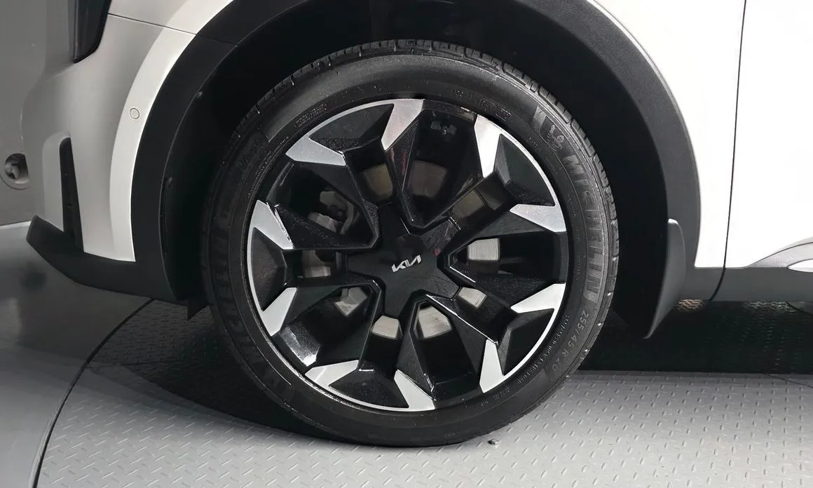 Kia Sorento — фото 6