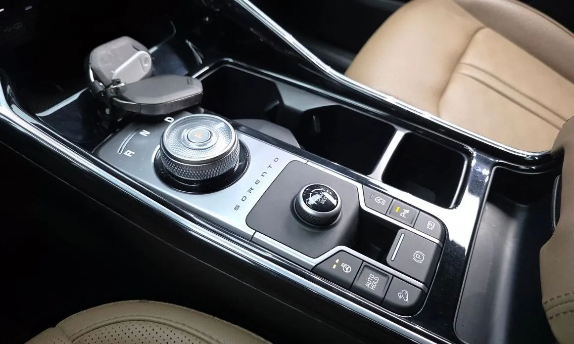 Kia Sorento — фото 9