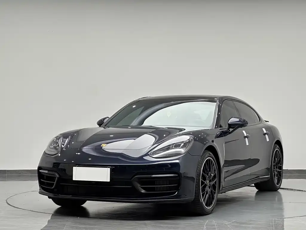 Porsche Panamera — фото 1