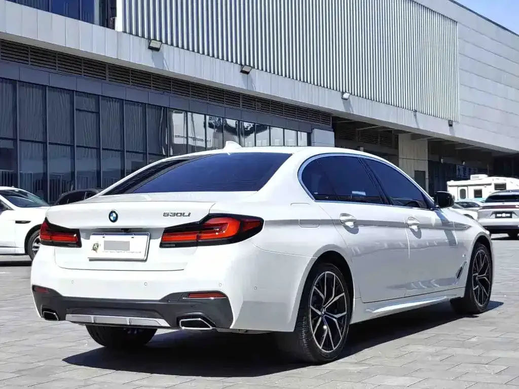 BMW 5 Series — фото 5