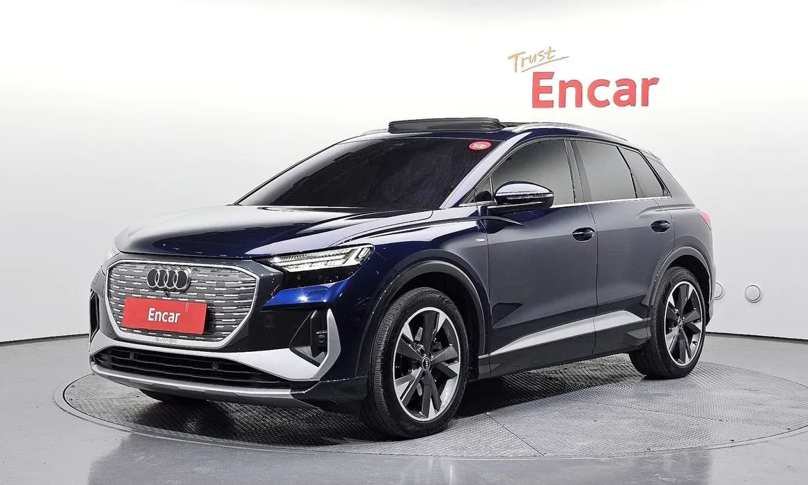 Audi Q4 e-tron — фото 1