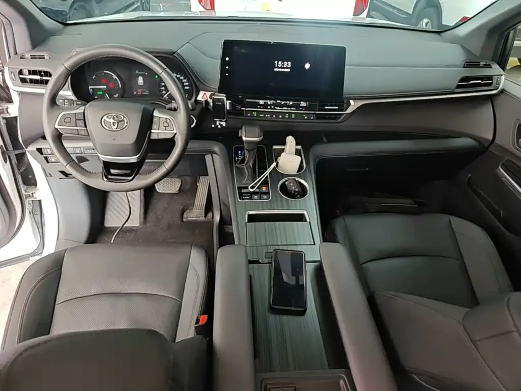Toyota Sienna — фото 3
