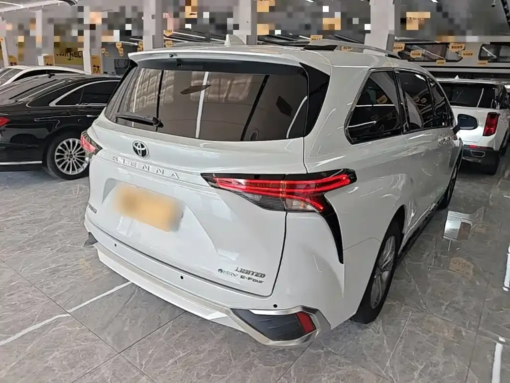Toyota Sienna — фото 10