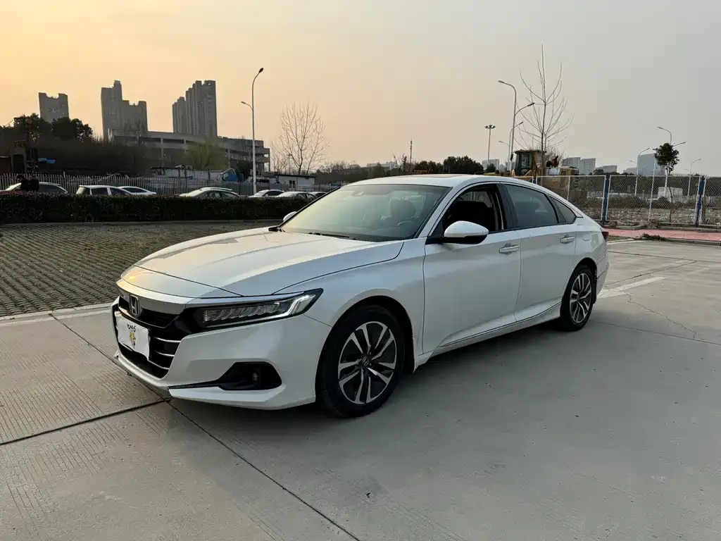 Honda Accord — фото 1