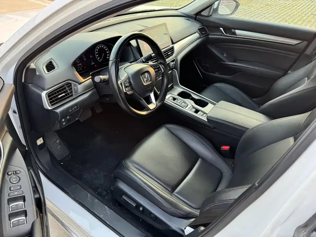 Honda Accord — фото 10