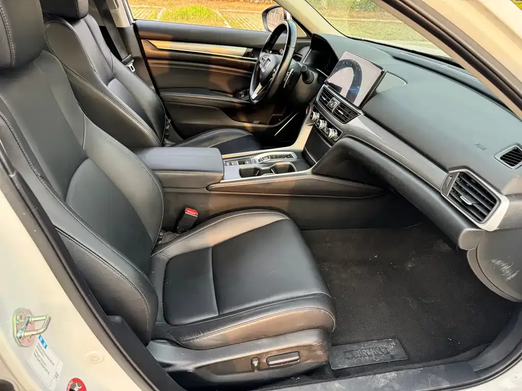 Honda Accord — фото 8