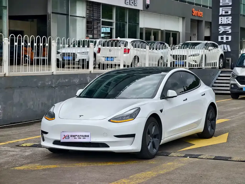 Tesla Model 3 — фото 1