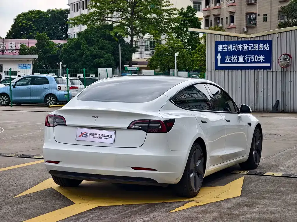 Tesla Model 3 — фото 10