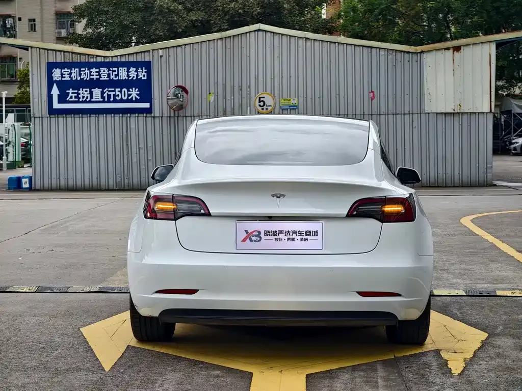 Tesla Model 3 — фото 8