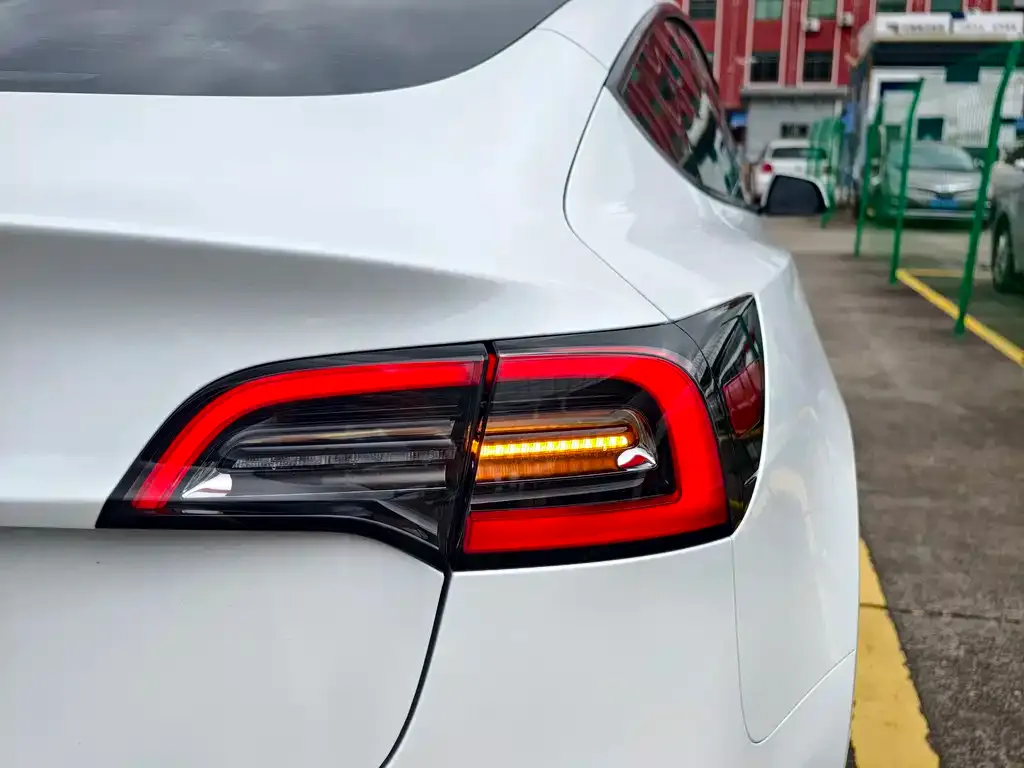 Tesla Model 3 — фото 2