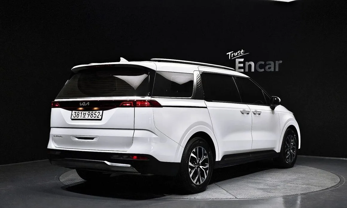 Kia Carnival — фото 2