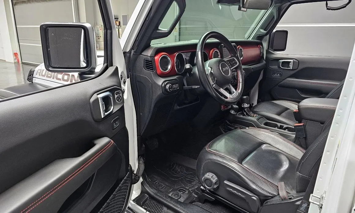 Jeep Wrangler — фото 7