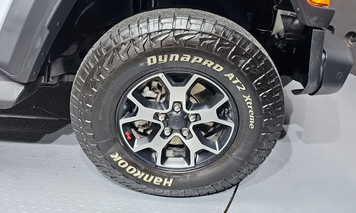 Jeep Wrangler — фото 9