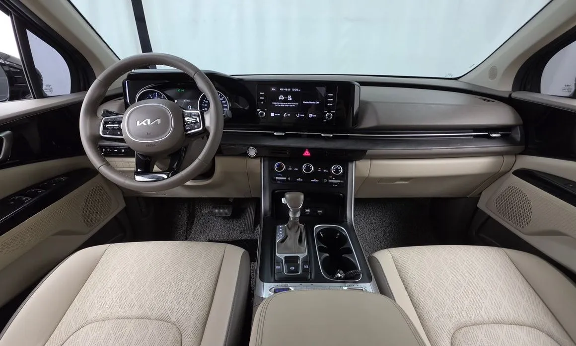 Kia Carnival — фото 10