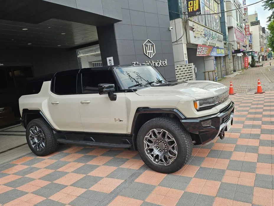GMC Hummer EV — фото 9