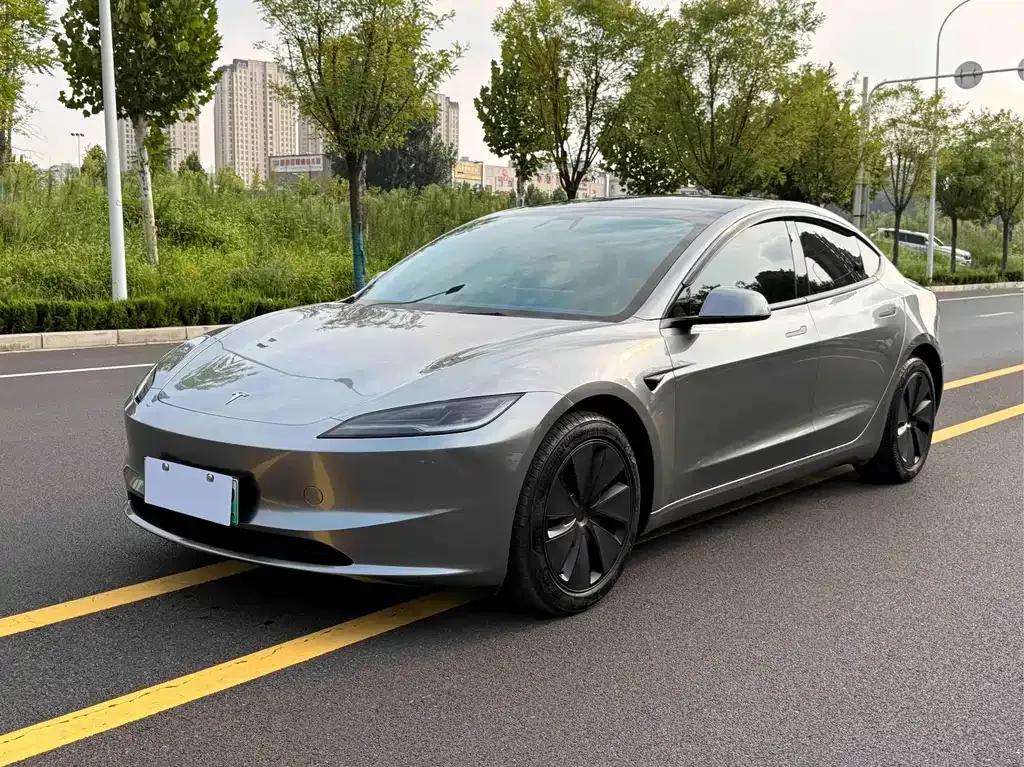 Tesla Model 3 — фото 1