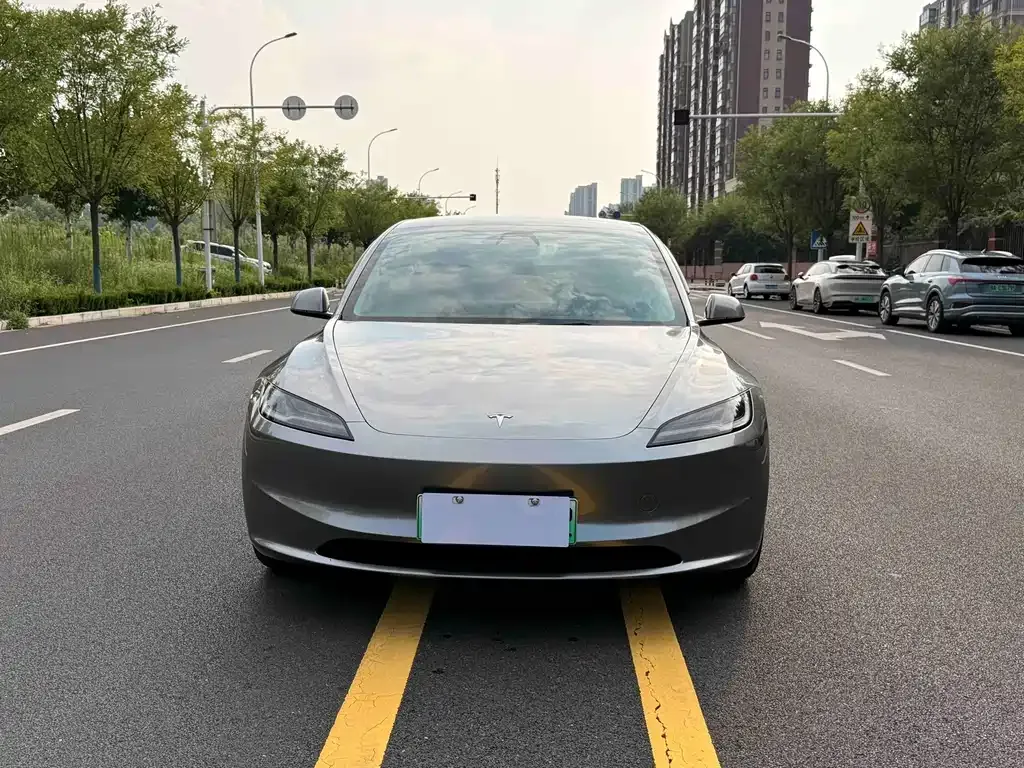 Tesla Model 3 — фото 10