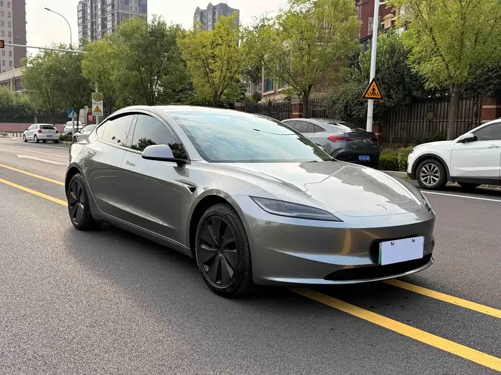 Tesla Model 3 — фото 4