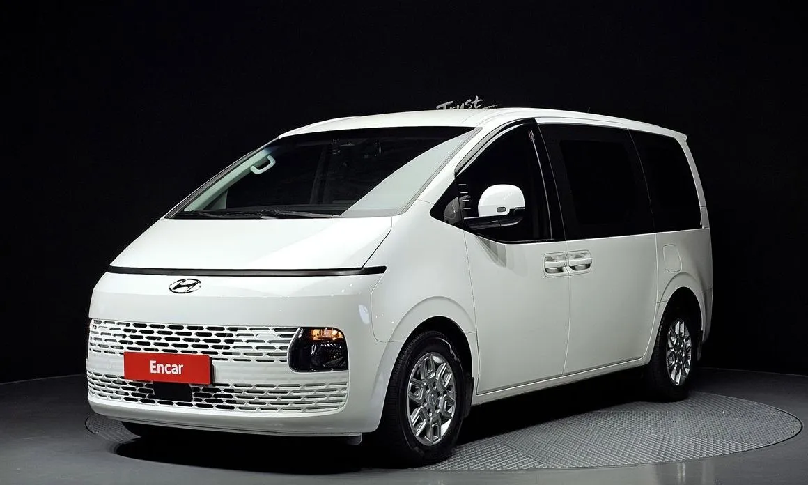 Hyundai Staria — фото 1
