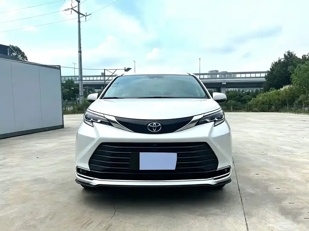 Toyota Sienna — фото 9