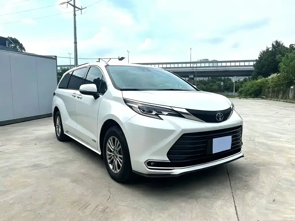 Toyota Sienna — фото 7