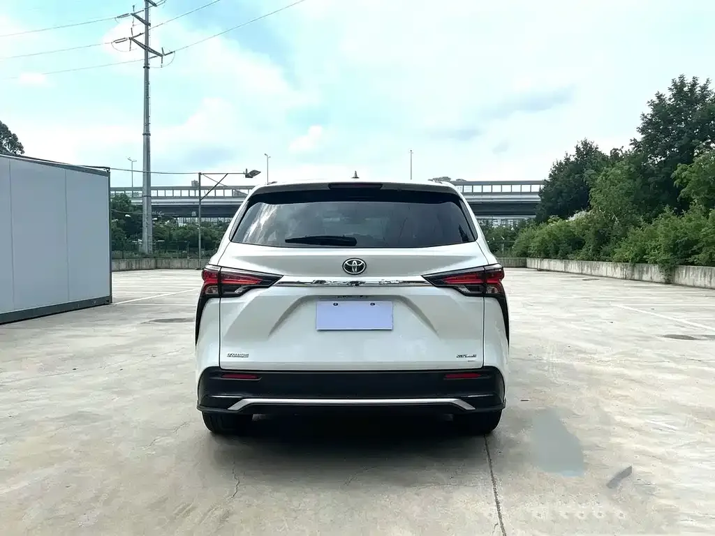 Toyota Sienna — фото 5