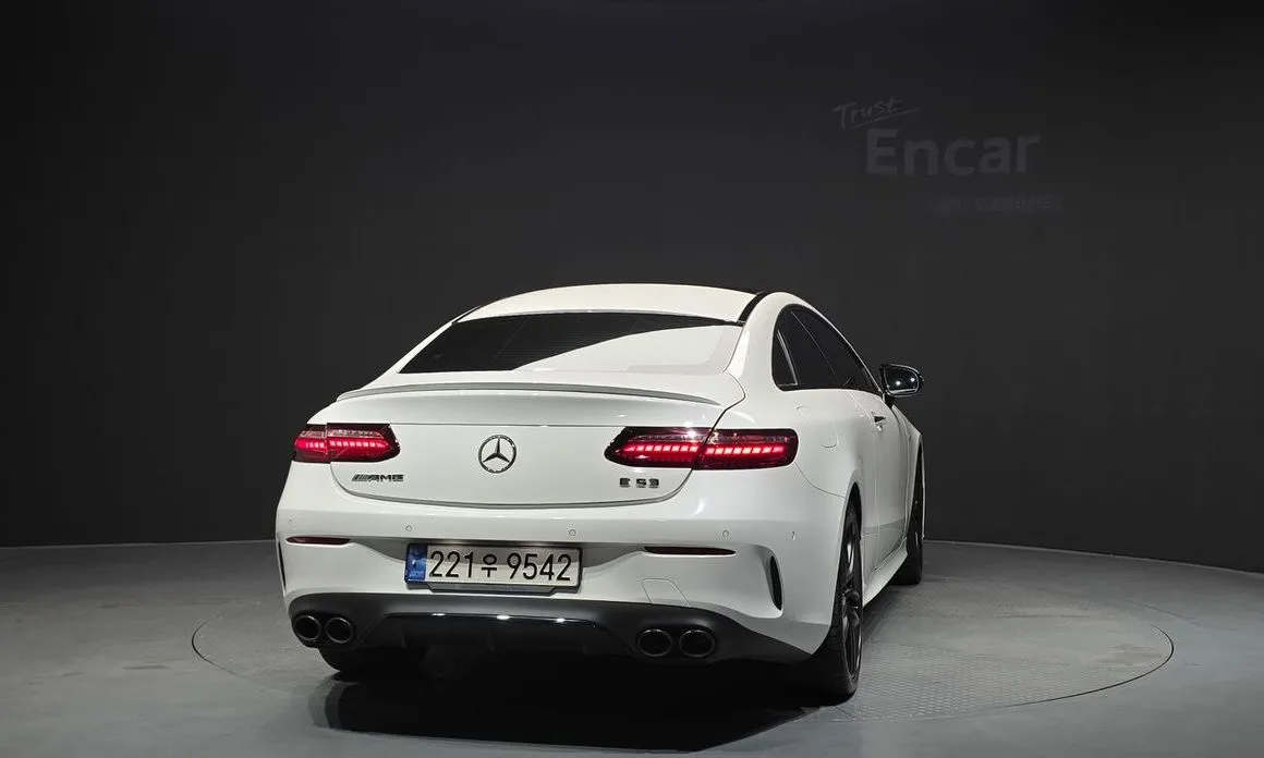 Mercedes-Benz E-Class — фото 2