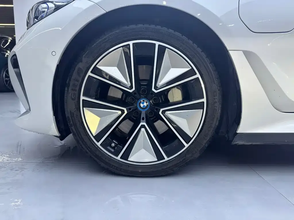 BMW i3 — фото 8