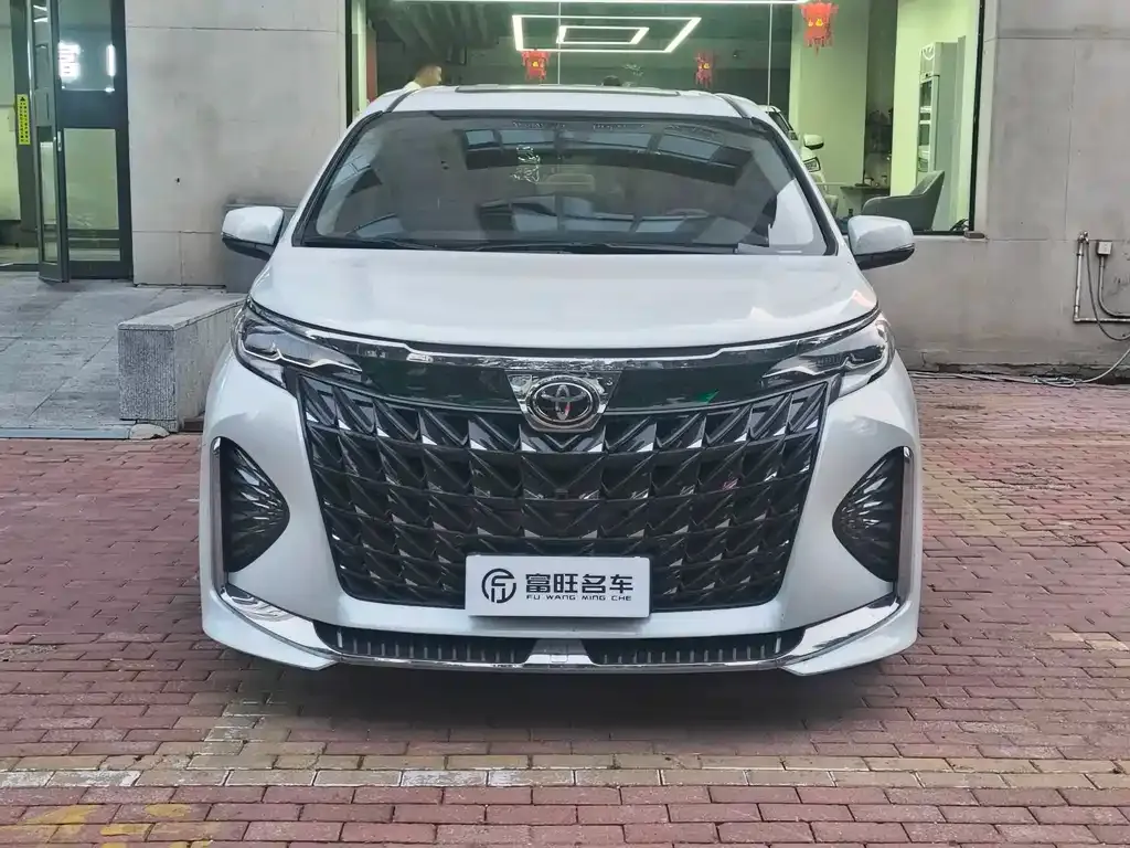 Toyota Granvia — фото 7
