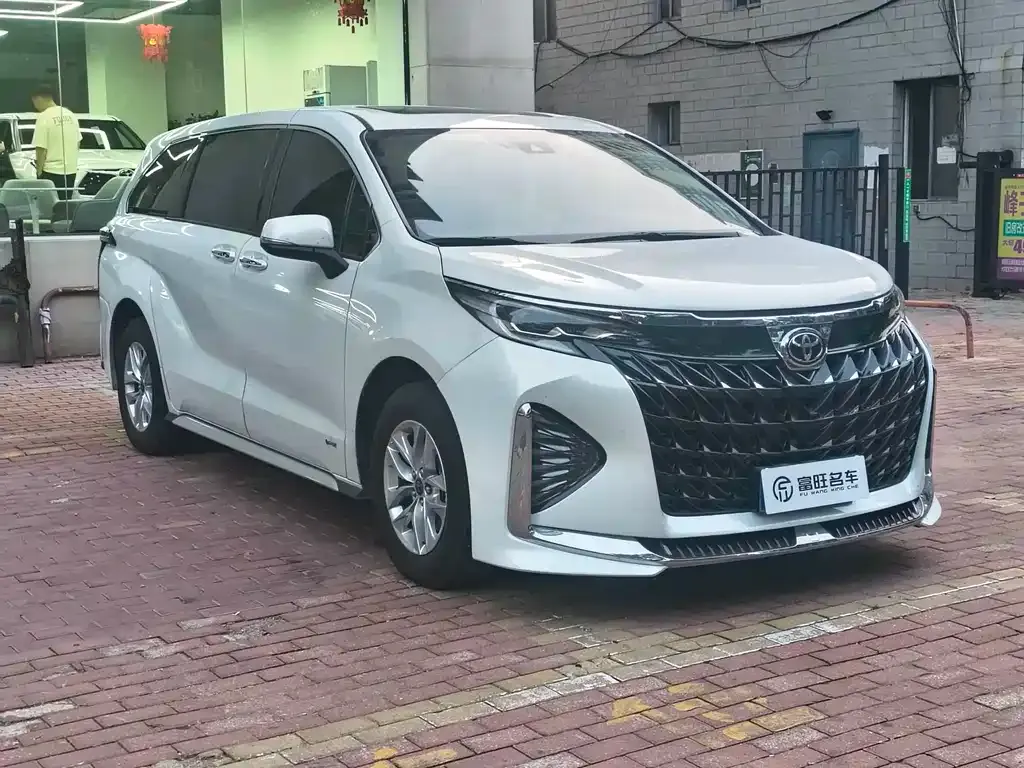 Toyota Granvia — фото 8