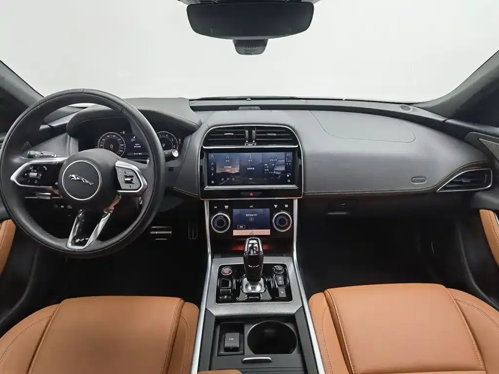 Jaguar XEL — фото 10