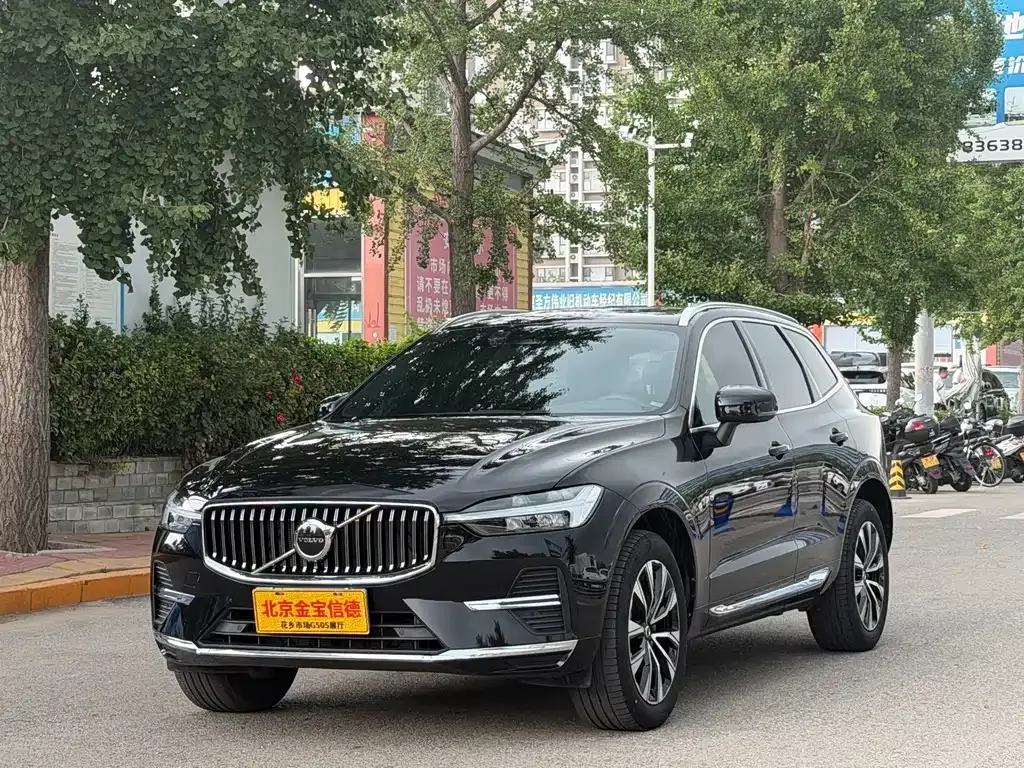 Volvo XC60 — фото 1